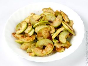 Праздничный пирог с яблоками и маком