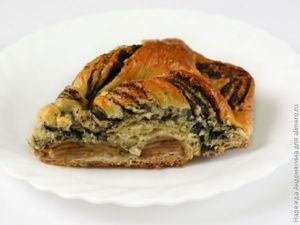 Праздничный пирог с яблоками и маком