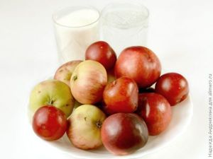 Компот из яблок, слив и нектаринов