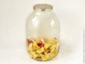 Компот из яблок, слив и нектаринов