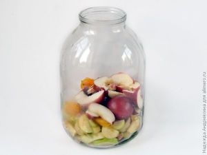 Компот из яблок, слив и нектаринов