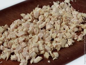 Салат с курицей и яблоком
