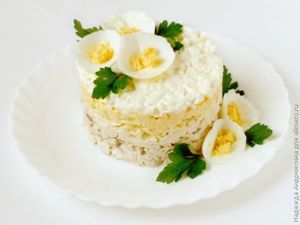 Салат с курицей и яблоком