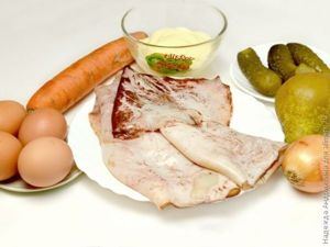 Салат с кальмарами и грушей
