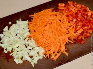 Гарнир из риса с овощами в мультиварке