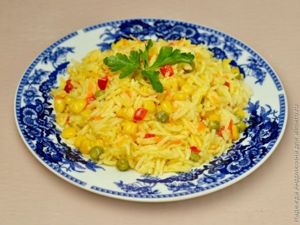 Гарнир из риса с овощами в мультиварке