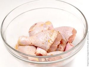 Куриные голени с картофелем в мультиварке