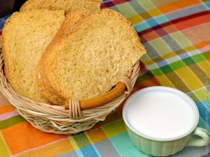 Хлеб с жареным луком и паприкой в хлебопечке