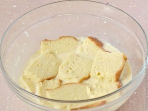 Запеканка из французских тостов с персиками