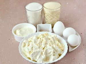 Манник на твороге с курагой в мультиварке