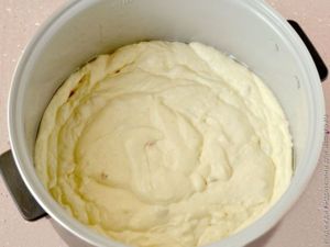 Манник на твороге с курагой в мультиварке