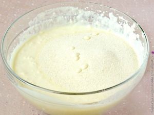 Манник на твороге с курагой в мультиварке