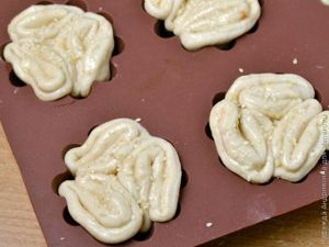 Сырные булочки с кунжутом