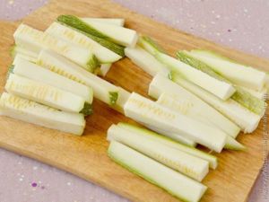 Кабачковые палочки с сыром