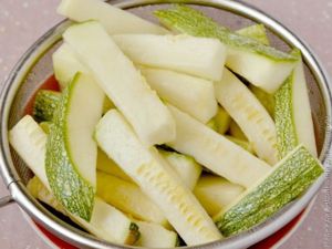 Кабачковые палочки с сыром