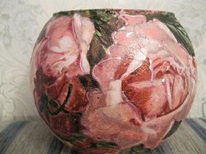 С помощью декупажа можно создавать просто потрясающе красивые вещи. И главное, что потом такие предметы легко найдут свое применение. С помощью декупажа можно создавать просто потрясающе красивые вещи. И главное, что потом такие предметы легко найдут свое применение.