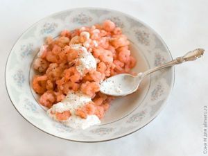 Салат с креветками и ананасами