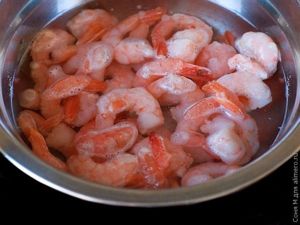 Салат с креветками и ананасами