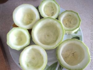 Кабачок фаршированный с творогом и зеленью