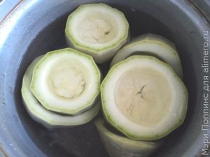 Кабачок фаршированный с творогом и зеленью