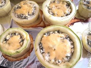 Кабачок фаршированный с творогом и зеленью