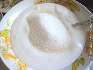 Торт без выпечки с бананами и мармеладом