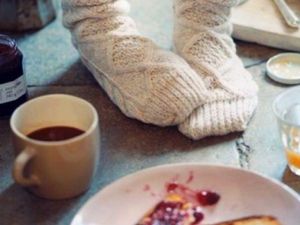 Заняться рукоделием. В обычные дни я очень страдаю от того, что на рукоделие не хватает времени. Думаю, что под хороший фильм я смогу довязать шарф для дочки. Заняться рукоделием. В обычные дни я очень страдаю от того, что на рукоделие не хватает времени. Думаю, что под хороший фильм я смогу довязать шарф для дочки.