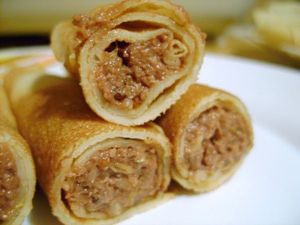 Для получения румяных вкусных блинов необходимо хорошо разогреть железную сковороду желательно с тонким дном или чугунную сковороду с толстым дном, или же обычную современную сковороду с антипригарным покрытием. Для получения румяных вкусных блинов необходимо хорошо разогреть железную сковороду желательно с тонким дном или чугунную сковороду с толстым дном, или же обычную современную сковороду с антипригарным покрытием.