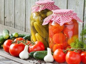 При использовании эмалированной посуды для приготовления заготовок нужно следить, чтобы эмаль была целая. При использовании эмалированной посуды для приготовления заготовок нужно следить, чтобы эмаль была целая.