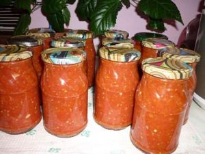 1 л перемолотых на мясорубке помидоров, 1 стак. чесночных долек, 1-2 ст. л. соли. Перемолотые и посоленные помидоры с чесноком выдержать пару часов, чтобы соль разошлась, не забывая перемешать хотя бы пару раз, и разлить в стерилизованные банки. 1 л перемолотых на мясорубке помидоров, 1 стак. чесночных долек, 1-2 ст. л. соли. Перемолотые и посоленные помидоры с чесноком выдержать пару часов, чтобы соль разошлась, не забывая перемешать хотя бы пару раз, и разлить в стерилизованные банки.