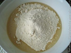 Заливной пирог с яйцом и зеленым луком