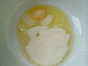 Заливной пирог с яйцом и зеленым луком
