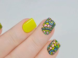 Идеи маникюра с наклейками.