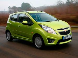 Chevrolet Spark. Небольшой привлекательный автомобиль. Вмещает 5 человек, правда, сидеть втроем на заднем сиденье не очень удобно. Chevrolet Spark. Небольшой привлекательный автомобиль. Вмещает 5 человек, правда, сидеть втроем на заднем сиденье не очень удобно.