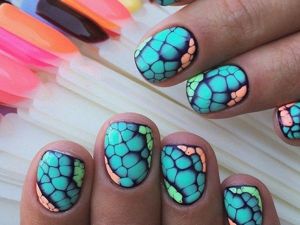 Маникюр на воде