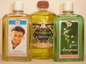 Самые популярные парфюмы детства. Особенно тройной одеколон, которым мы мазались летом по вечерам, чтобы не кусались комары. Самые популярные парфюмы детства. Особенно тройной одеколон, которым мы мазались летом по вечерам, чтобы не кусались комары.