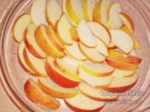 Запеченные яблоки с орехами