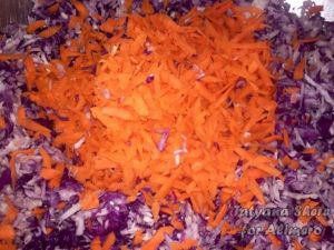 Салат из синей капусты с кукурузой