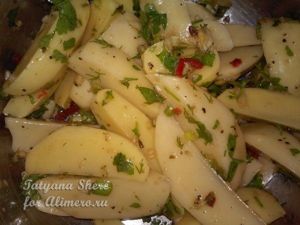 Запеченный картофель дольками