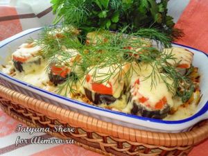 Запеченная скумбрия под помидорами
