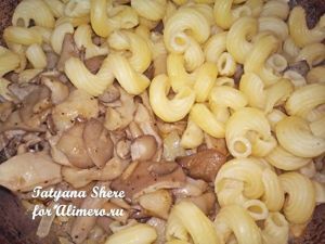 Макароны с грибами в сметане