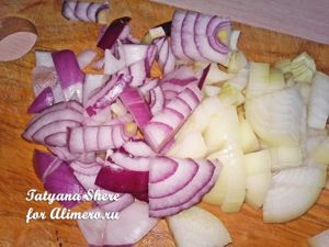 Запеченная скумбрия под помидорами