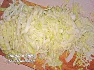Салат из молодой капусты