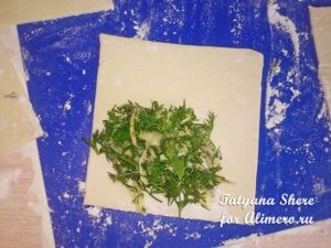 Слойки из готового теста с зеленью