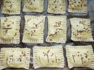 Слойки с сыром и капустой