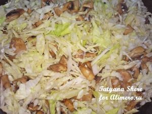 Тушеная молодая капуста