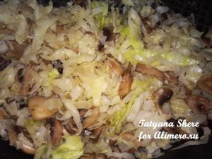 Тушеная молодая капуста