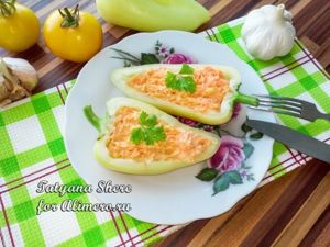 Салат с сыром и чесноком