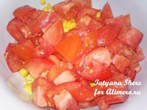 Салат из помидоров с кукурузой