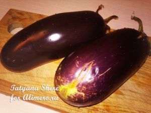 Жареные баклажаны с яйцом